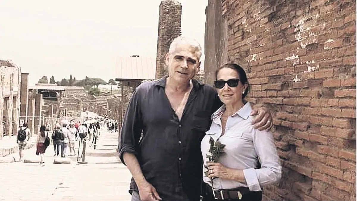 Her gece fotoğrafına atkısına sarılıp uyuyorum