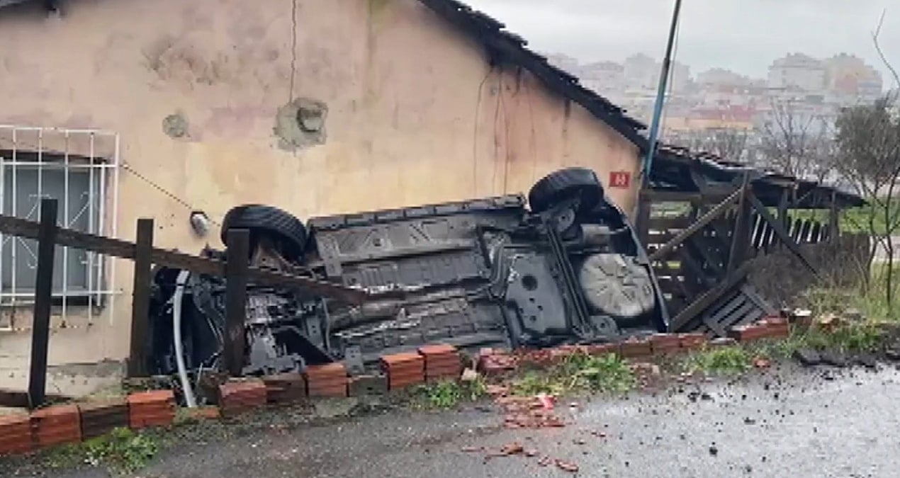 İstanbul’da cip bahçeye düştü: 1 yaralı